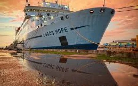 ಲೋಗೋಸ್ ಹೋಪ್ ಎಂಬ ತೇಲುವ ಗ್ರಂಥಾಲಯ